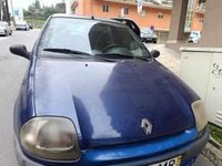 Usado Renault Clio II 58 HP (42 kW) 1999 Azul Citadino