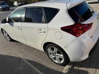 Usado Toyota Auris 90 HP (66 kW) 2013 Branco Citadino