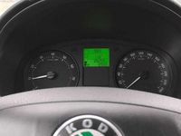 Usado Skoda Fabia 69 HP (50 kW) 2012 Cinzento Citadino