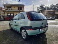 Usado Opel Corsa Sport 75 HP (55 kW) 2001 Verde Citadino