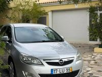 Usado Opel Astra 100 HP (73 kW) 2011 Cinzento