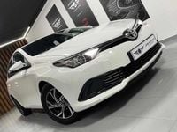 Usado Toyota Auris 90 HP (66 kW) 2015 Branco Citadino