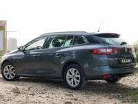 Usado Renault Mégane IV SE 132 HP (97 kW) 2018 Cinzento Citadino