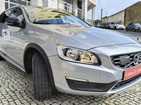 Usado Volvo V60 CC Momentum 150 HP (110 kW) 2018 Cinzento Carrinha