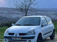Usado Renault Clio II 65 HP (47 kW) 2003 Branco Citadino
