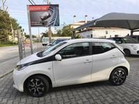 Usado Toyota Aygo X-play 69 HP (50 kW) 2018 Branco Citadino
