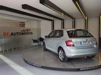 Usado Skoda Fabia Ambition 90 HP (66 kW) 2015 Cinzento Citadino
