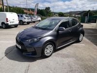 Usado Toyota Yaris Hybrid 94 HP (69 kW) 2022 Cinza