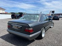 Usado Mercedes E280 Classic 197 HP (144 kW) 1993 Preto Sedan