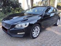 Usado Volvo V60 Momentum 181 HP (133 kW) 2014 Preto Carrinha