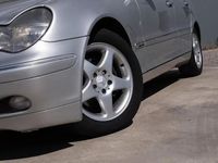 Usado Mercedes C220 Elegance 125 HP (91 kW) 2002 Cinzento Sedan