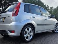 Usado Ford Fiesta Trend 68 HP (50 kW) 2008 Cinza Citadino