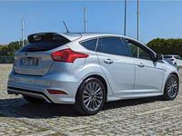 Usado Ford Focus 125 HP (91 kW) 2017 Cinzento Citadino