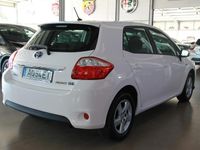 Usado Toyota Auris Hybrid 136 HP (100 kW) 2011 Branco