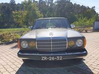 Usado Mercedes E300 125 HP (91 kW) 1986 Cinzento Sedan
