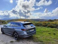 Usado Skoda Superb 204 HP (150 kW) 2025 Cinzento Carrinha