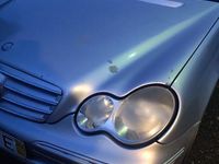 Usado Mercedes C220 Avantgarde 147 HP (108 kW) 2003 Sedan