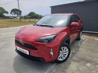 Usado Toyota Yaris Hybrid 116 HP (85 kW) 2021 Vermelho