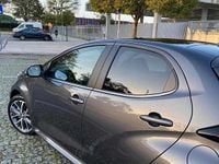 Usado Toyota Yaris Hybrid 116 HP (85 kW) 2024 Cinzento