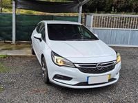 Usado Opel Astra 105 HP (77 kW) 2019 Branco Citadino