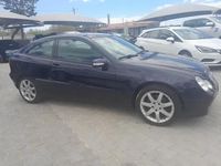 Usado Mercedes C220 Classic 143 HP (105 kW) 2001 Azul Coupé