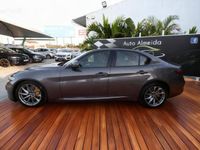 Usado Alfa Romeo Giulia 150 HP (110 kW) 2017 Cinzento Sedan