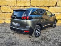 Usado Peugeot 5008 Allure 130 HP (95 kW) 2019 Verde Monovolume