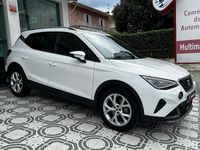 Usado Seat Arona FR 110 HP (80 kW) 2023 Branco cinzento SUV