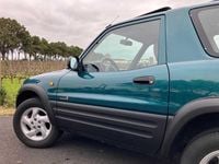 Usado Toyota RAV4 129 HP (94 kW) 1997 Verde Citadino