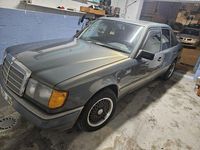 Usado Mercedes C250 150 HP (110 kW) 1988 Sedan