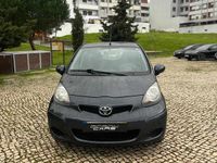 Usado Toyota Aygo 68 HP (50 kW) 2011 Cinzento Citadino