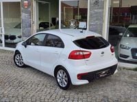 Usado Kia Rio EX 75 HP (55 kW) 2016 Branco Citadino