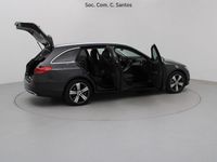 Usado Mercedes C300 Avantgarde 197 HP (144 kW) 2024 Cinza Carrinha