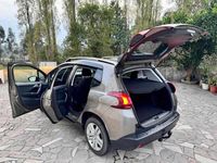 Usado Peugeot 2008 110 HP (80 kW) 2017 Cinzento SUV