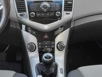 Usado Chevrolet Cruze 113 HP (83 kW) 2010 Cinzento Sedan