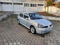 Usado Renault Clio II 65 HP (47 kW) 2003 Cinza