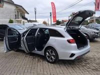 Usado Kia Ceed 136 HP (100 kW) 2021 Cinzento Citadino