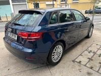 Usado Audi A3 Design 116 HP (85 kW) 2018 Azul Sedan