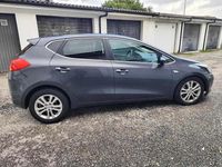 Usado Kia Ceed 90 HP (66 kW) 2015 Cinzento Citadino