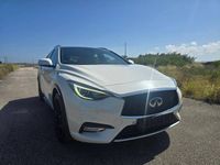 Usado Infiniti Q30 155 HP (114 kW) 2016 Branco Citadino