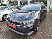 Usado Kia Ceed 136 HP (100 kW) 2021 Cinzento Citadino