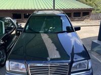 Usado Mercedes C180 122 HP (89 kW) 1996 Verde Carrinha