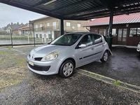 Usado Renault Clio II 68 HP (50 kW) 2008 Cinzento Citadino