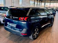 Usado Peugeot 5008 Allure 130 HP (95 kW) 2018 Azul escuro Monovolume