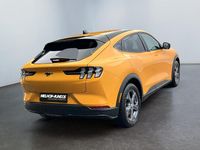 Usado Ford Mustang Mach-E Standard Range 197 kW (269 HP) 2023 Amarelo SUV