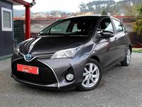 Usado Toyota Yaris 101 HP (74 kW) 2015 Cinzento Citadino