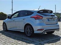 Usado Ford Focus 125 HP (91 kW) 2017 Cinzento Citadino