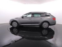 Usado Skoda Superb 150 HP (110 kW) 2023 Cinzento