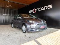Usado Toyota Yaris Hybrid Comfort 115 HP (84 kW) 2022 Cinza