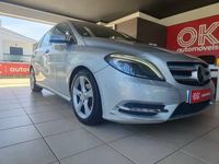 Usado Mercedes B180 109 HP (80 kW) 2012 Cinzento Monovolume
